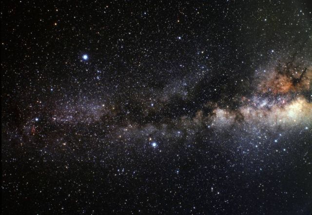 An overexposed photo of the Great Rift and the centre of the Milky Way that it obscures. Captured by A. Fujii.